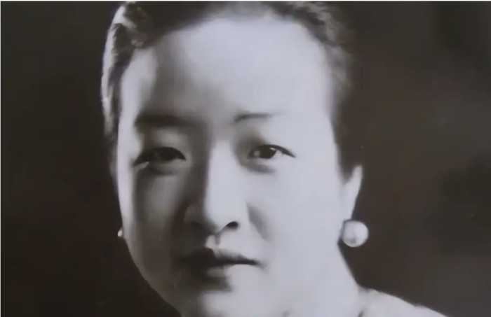 1949年蒋介石败逃，宋子文的夫人没有跟随，她晚年过得如何？